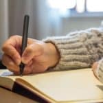 الكتابة العلاجية هل هى أداة للشفاء النفسي والجسدي؟ ..تفاصيل