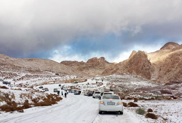 جبل اللوز: قمة الثلج والتاريخ في تبوك