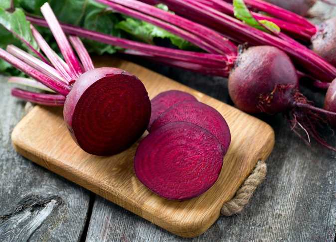 "البنجر" معركة النيء والمطبوخ.. كيف تحافظ على أقصى فائدة منه ؟