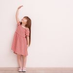 دليل الأم لزيادة طول الطفل.. الغذاء، النوم، والرياضة