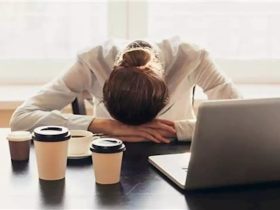 متى يصبح النعاس بعد الأكل خطيراً؟ مؤشرات لا يجب تجاهلها.