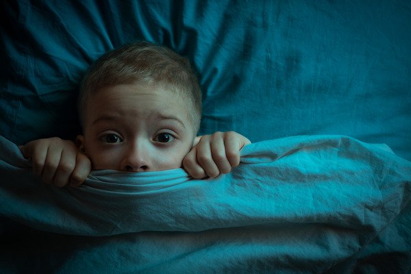 مخاوف الطفولة.. كيف نفهم وندعم أطفالنا في مواجهة القلق؟