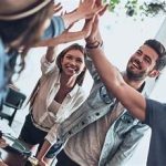 كيفية فهم العلاقات الاجتماعية وتأثيرها على العمل