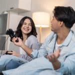 استراتيجيات ذكية للتعامل مع الزوج المدمن على الألعاب الإلكترونية