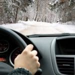 كيف تواجه مخاطر الثلوج والأمطار على الطريق؟ نصائح وارشادات