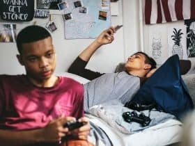 متى يصبح طفلك مستعدًا للمبيت في منزل صديقه؟ الفوائد والمخاطر