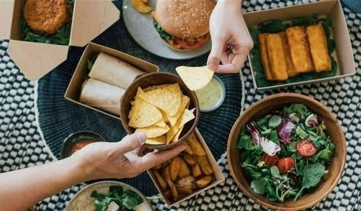 لغز الجوع المستمر.. لماذا تطلب أجسامنا الطعام رغم تناول الوجبات؟