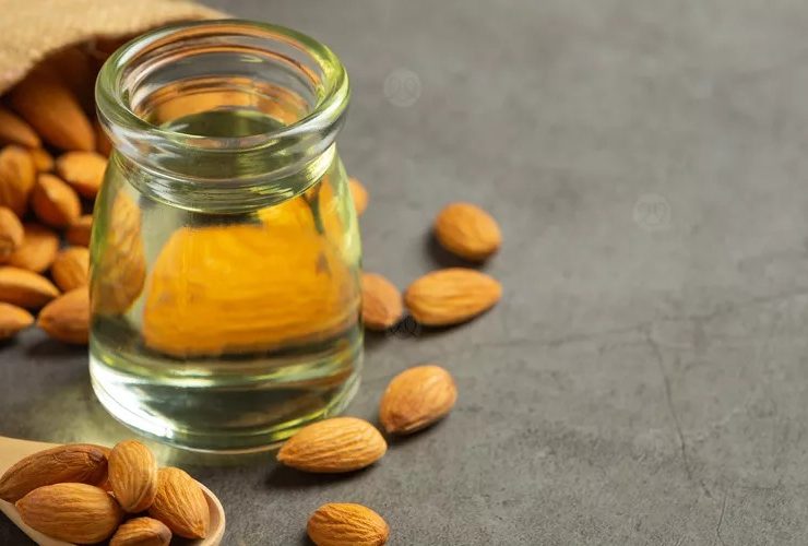 كيفية استخدام زيت اللوز للعناية بالبشرة..تعرفي على فوائده وكيفية اختياره