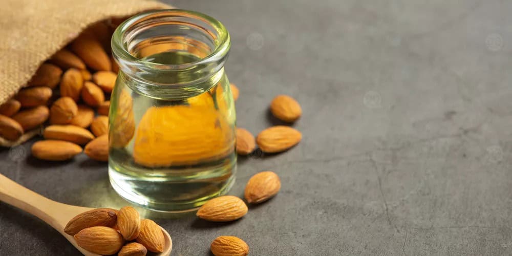 كيفية استخدام زيت اللوز للعناية بالبشرة..تعرفي على فوائده وكيفية اختياره