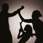 العنف الأسري وتأثيره على الأطفال: دراسة حول المخاطر وسبل الدعم