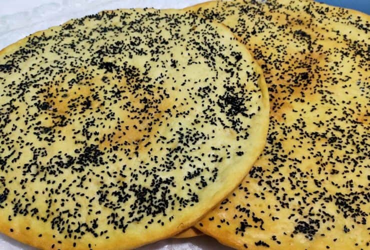 خبز التميس السعودي.. رحلة المذاق من جبال أفغانستان إلى المائدة السعودية