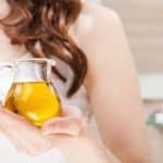 زيت الزيتون على السرة.. حقيقة فوائده وتأثيره في الخصوبة
