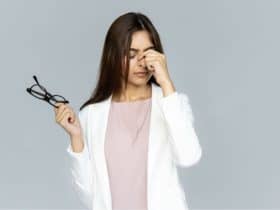 كيف تحمي عينيك من جفاف والإجهاد وآلام الصداع؟.. روشتة بصرية