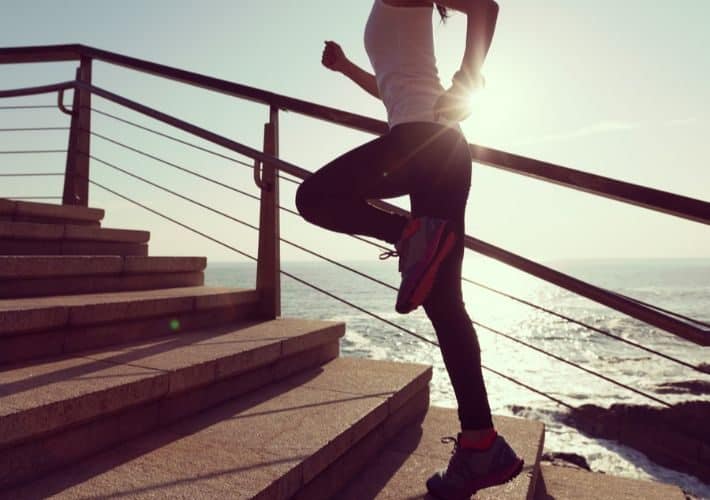 رياضة الدرج.. فوائد صحية متعددة وتحديات تستحق الاهتمام