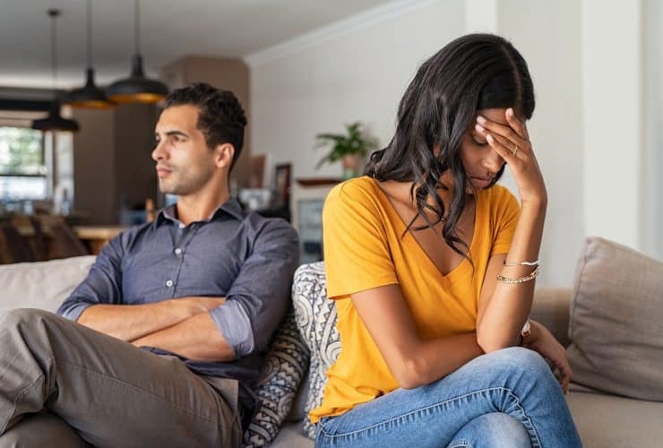 بين الاحتواء والاستحواذ.. كيف يتعامل الرجل مع الزوجة المسيطرة؟