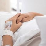 عند زيارة المريض تجنب قول هذة العبارات فأنها مدمرة!