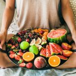 أفضل 10 أطعمة تساعد على خفض حرارة الجسم طبيعياً