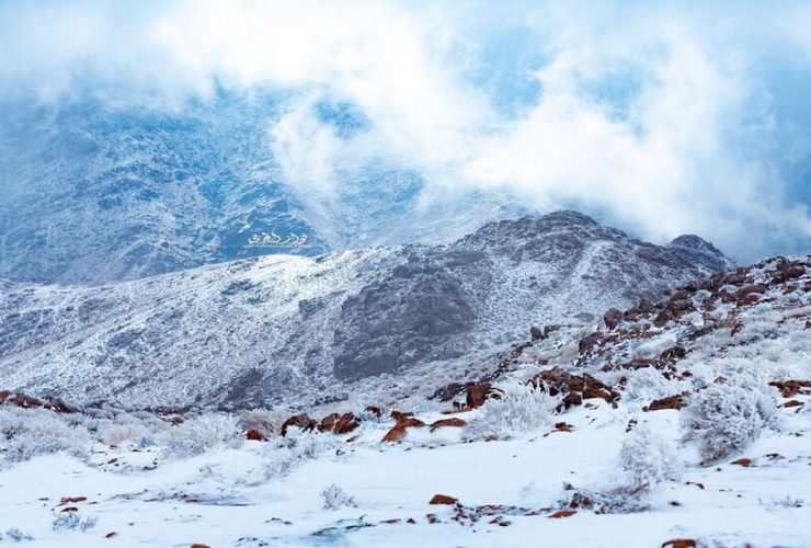 «جبال اللوز».. روعة الطبيعة وتاريخ الإنسان في قلب تبوك