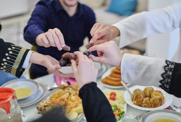 فوائد الصيام الاجتماعية.. مدرسة تعيد صياغة الفرد وتماسك المجتمع