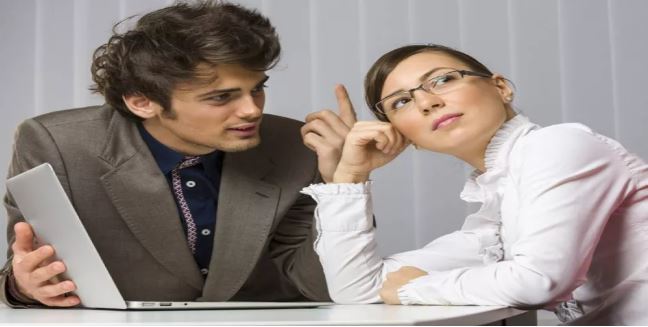 فخ التفاصيل.. كيف يقتل "فرط الاهتمام" روح العلاقات العاطفية؟