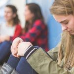 لماذا تختار ابنتي ملابس صبيانية؟.. دليل الوالدين للفهم، الدعم، والاحتواء النفسي