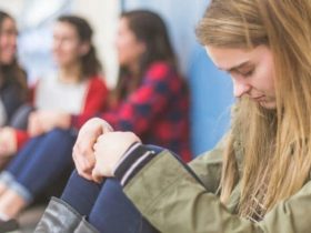 لماذا تختار ابنتي ملابس صبيانية؟.. دليل الوالدين للفهم، الدعم، والاحتواء النفسي
