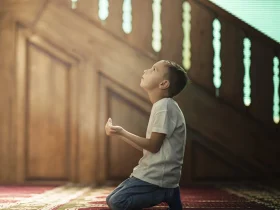 التربية في بيوت الله.. فوائد حضور الأطفال وآداب التعامل