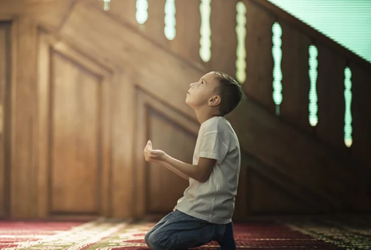 التربية في بيوت الله.. فوائد حضور الأطفال وآداب التعامل