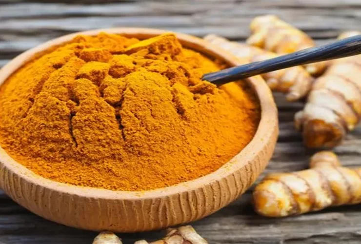 «الكركم» بين الطب التقليدي والدراسات الحديثة.. هل يستحق مكانته في عالم الصحة؟