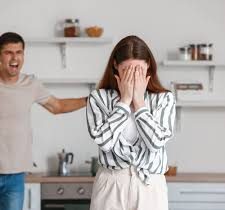 أسباب عصبية الزوج المدخن في رمضان.. وتوصيات أسرية لاحتواء التوتر