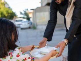 أطباق رمضان.. عادة اجتماعية تعزز التكافل وتعيد دفء العلاقات في المجتمع