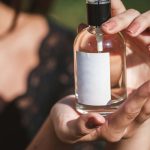 لغز تلاشي العطور.. 7 أسباب خفية وحلول ذكية لإطالة عمر رائحتك