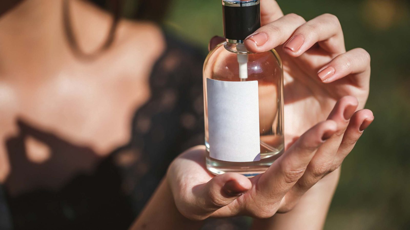 لغز تلاشي العطور.. 7 أسباب خفية وحلول ذكية لإطالة عمر رائحتك
