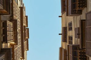 الروشان والمشربية.. حوار الضوء والظل في العمارة الإسلامية