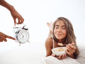 السهر يعرقل خسارة الوزن.. استشاري نفسي يحذر من زيادة الدهون العميقة
