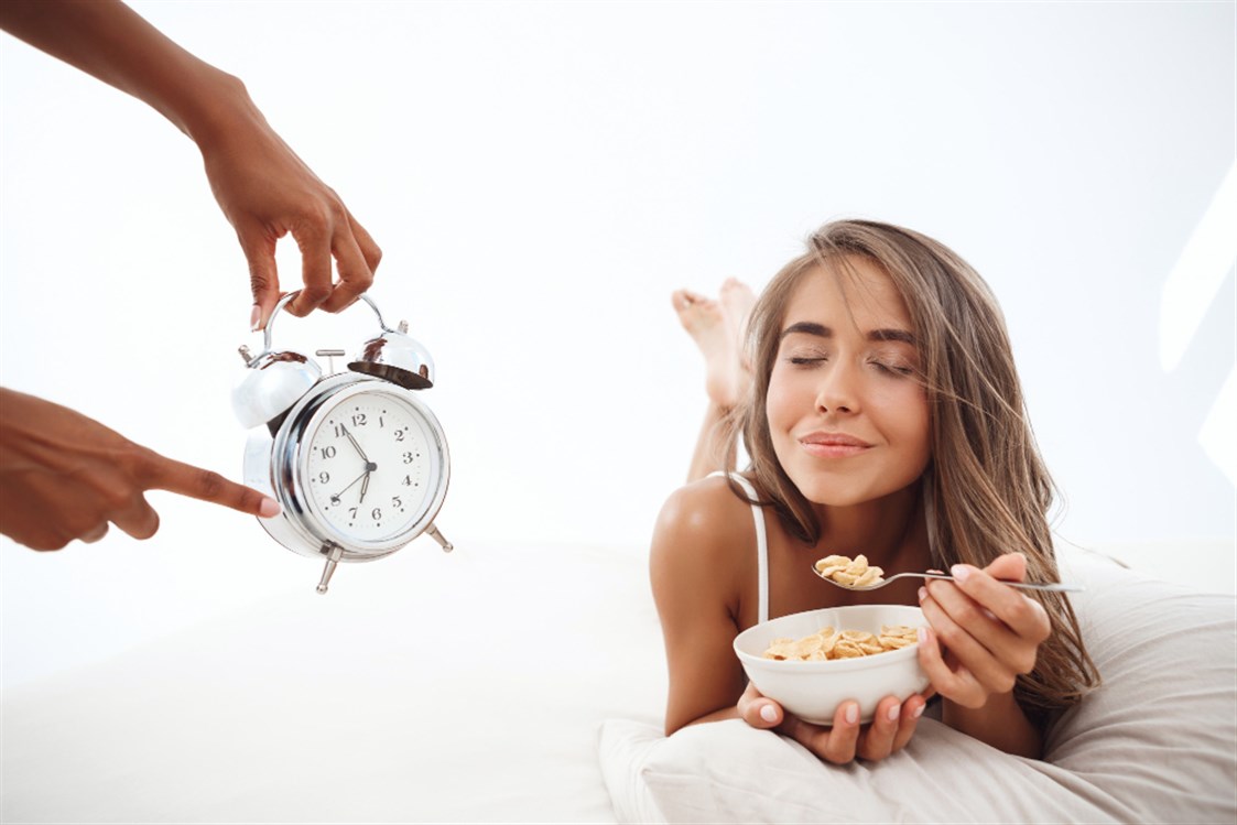 السهر يعرقل خسارة الوزن.. استشاري نفسي يحذر من زيادة الدهون العميقة