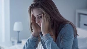 أسباب الاستيقاظ المفاجئ ليلاً.. وماذا يحدث لجسمك وعقلك عند الفجر