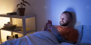 ما الذي يحدث لجسمك عند النوم بعد منتصف الليل؟