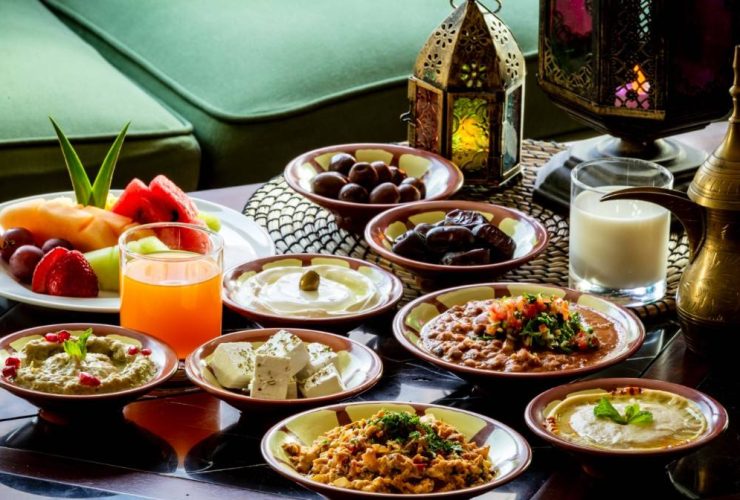 "فخ وجبة السحور الثقيلة".. لماذا ينقلب الطعام الوفير إلى جوع وعطش في نهار رمضان؟