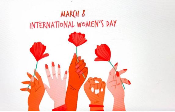 يوم المرأة العالمي.. قصة كفاح بدأت بـ 'الخبز والورود' وانتهت بقيادة التغيير