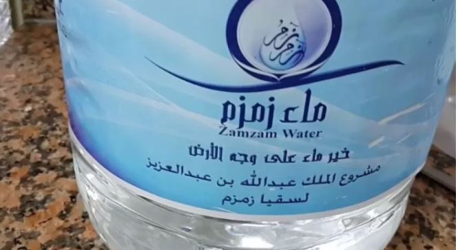 ماء زمزم.. معجزة الشفاء الممتدة من قلب مكة