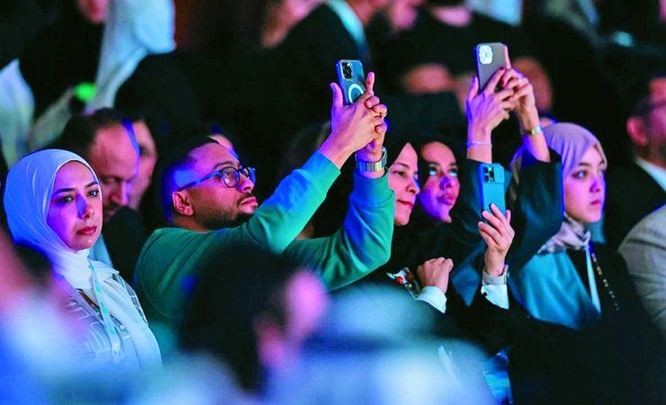 سطوة "اللايك" ..لماذا يلهث المخرجون خلف المؤثرين؟