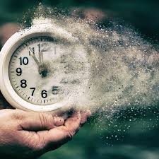 لماذا نشعر بأن الوقت يطير أحيانًا ويتباطأ أحيانًا أخرى؟