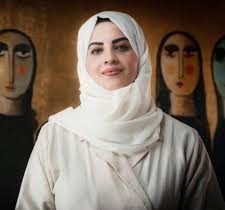 «تغريد البقشي».. فنانة سعودية تبرز المرأة وقوة التعبير الفني