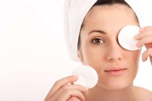 خطوة بخطوة: كيف تختارين مزيل المكياج الأمثل لبشرتك