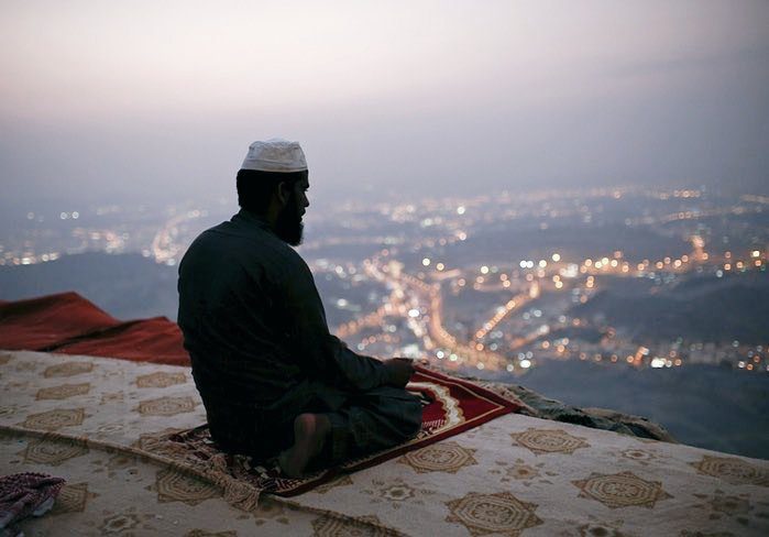 الخشوع في الصلاة برمضان.. رحلة روحية تعيد المعنى الحقيقي للعبادة
