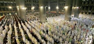 كيفية صلاة قيام الليل في شهر رمضان.. أحكامها وعدد ركعاتها وفضلها