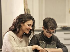 مع اقتراب الامتحانات.. نصائح للأمهات لتخفيف توتر الأبناء وتعزيز التحصيل الدراسي