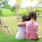 حين تخدعك المساواة.. كيف تحققين العدل بين أطفالك؟