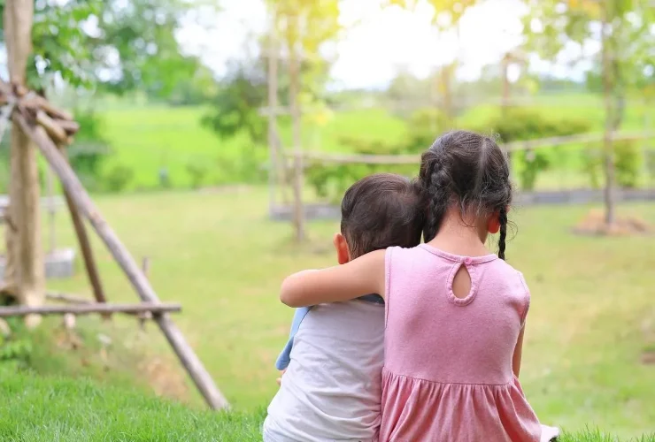 حين تخدعك المساواة.. كيف تحققين العدل بين أطفالك؟